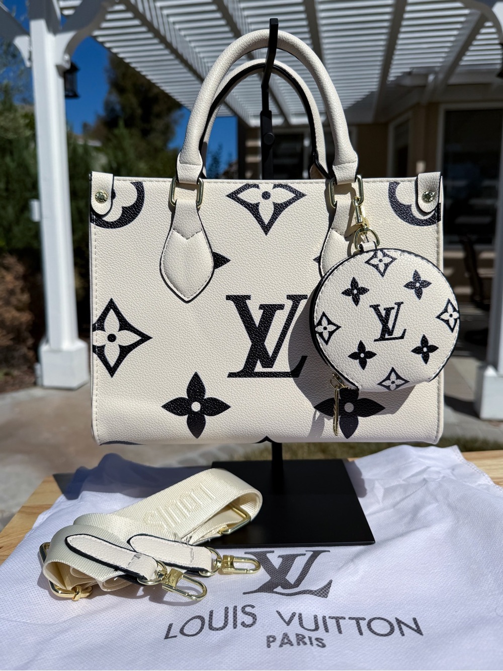✨COMING SOON✨ NEW LV Print White Black Monogram OnTheGo Satchel Bag & Coin Purse